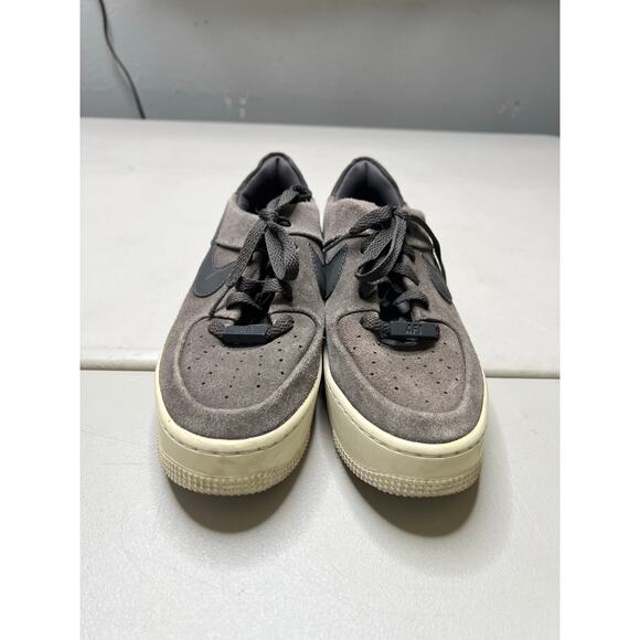 Nike Air Force 1 Sage Low Women’s Sz 6.5 AR5339-001 gray Suede Platform Sneakers - Picture 3 of 11